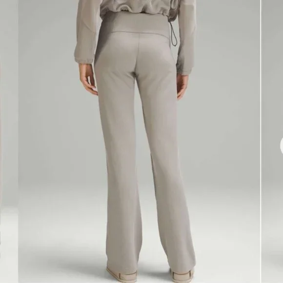 Lululemon Softstreme Ribbed Zip Flared Pant, Riverstone, Size 6 - Picture 2 of 8